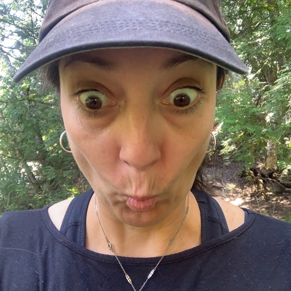 Meet your Posher, Tricia🌻 I am a Powerful, Passionate, Happy Woman. 🌟 - Picture 7 of 14